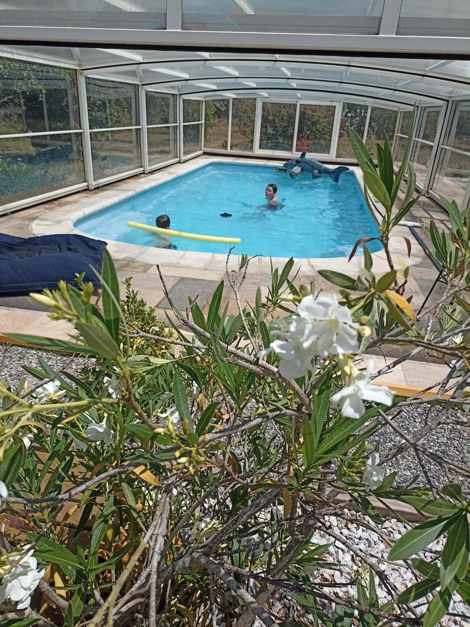 Mas Des 2 Paons Bed & Breakfast Villedaigne Екстериор снимка